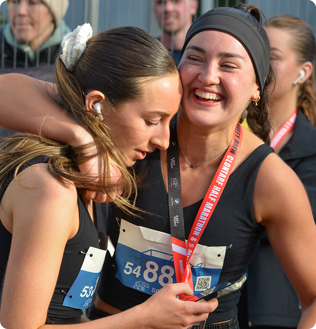 girls hugging at run